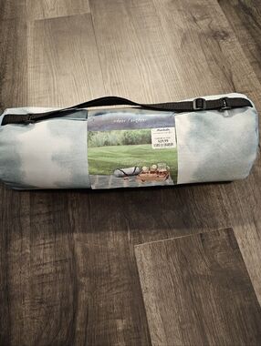 New Indoor/outdoor Reversible Blanket